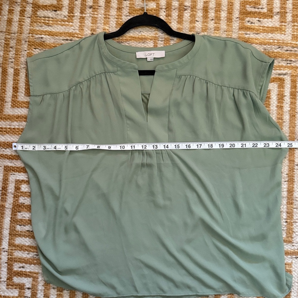 LOFT Pale Green Blouse - Picture 5 of 6